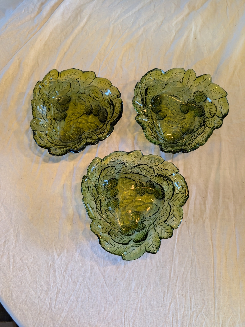 2/70$ Indiana Glass Olive Green Leaf Pattern Serving Bowls - Set of 3